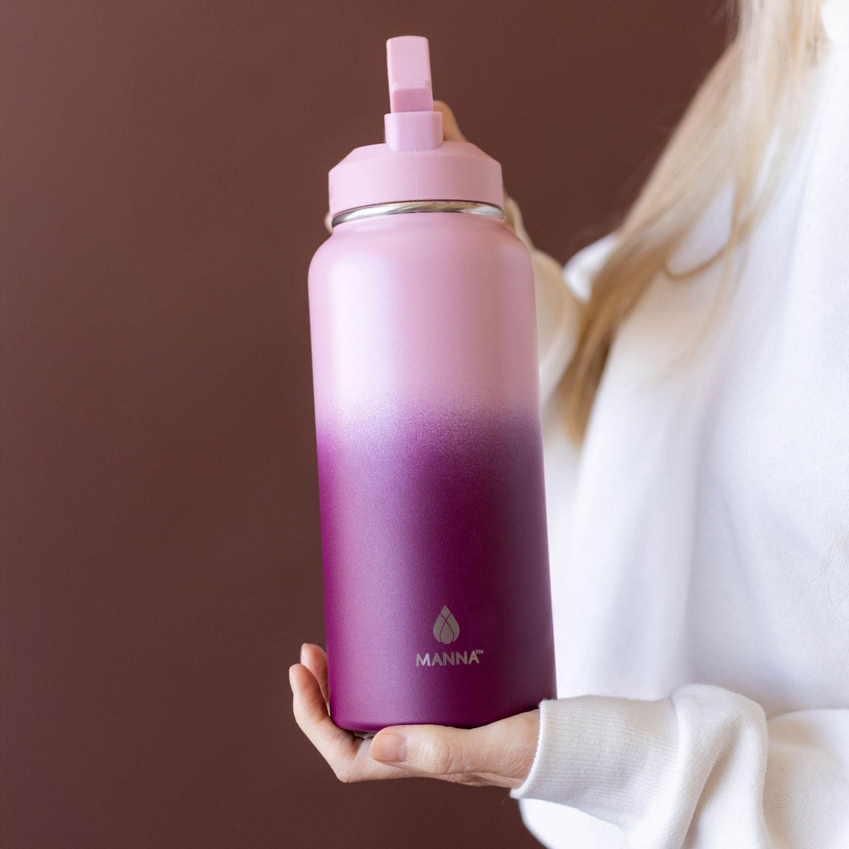 32-oz-powel-bottle-d0 32_Manna_Website_Lifestyles-2.jpg